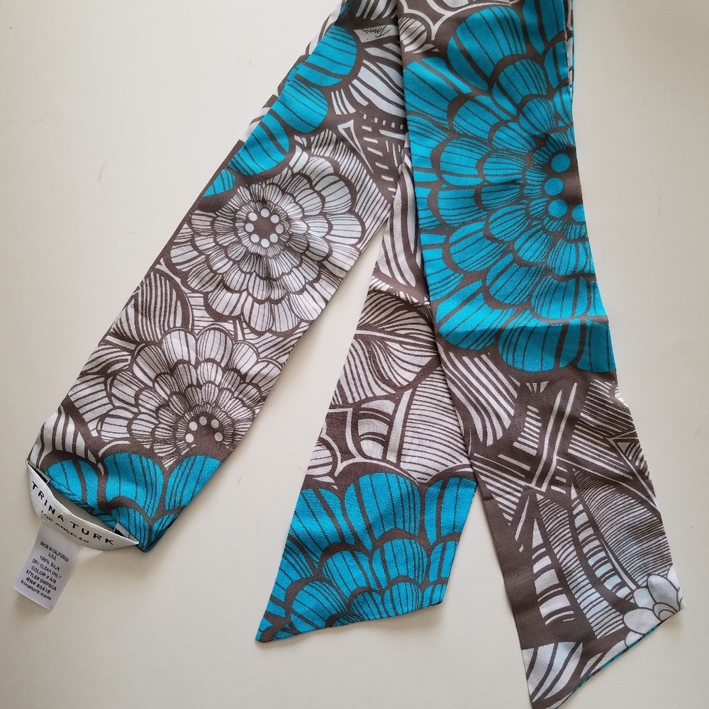 TRINA TURK FLORAL PRINT 100% SILK SCARF NEW